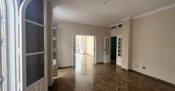 Magnifico piso en calle Pozo Nuevo con Plaza de Garaje.- Zona Centro!