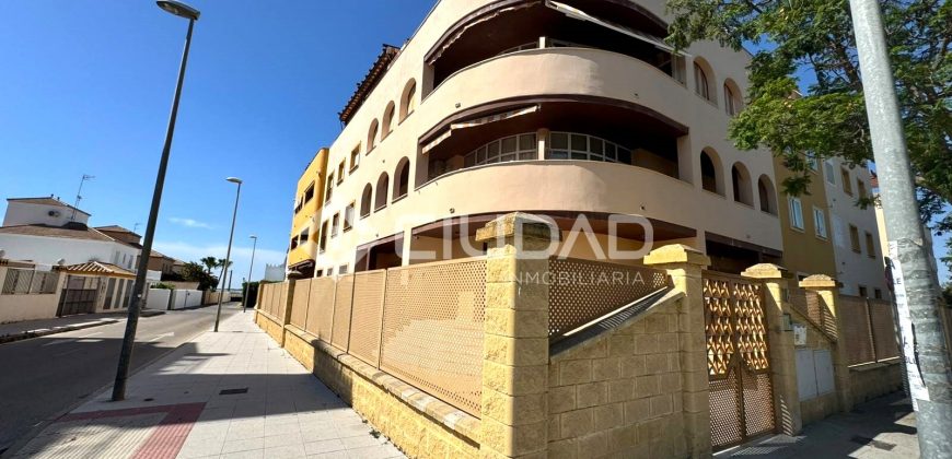 Piso junto a la playa, Las Piletas