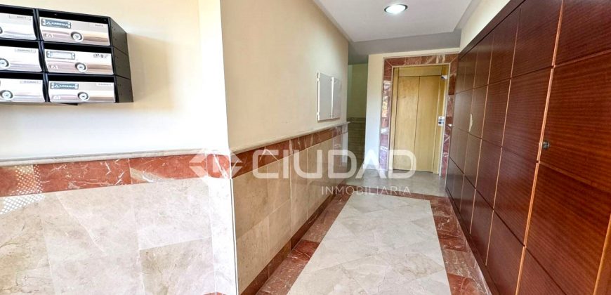 Piso junto a la playa, Las Piletas