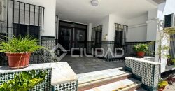 Piso con garaje y patio en Centro/Playa