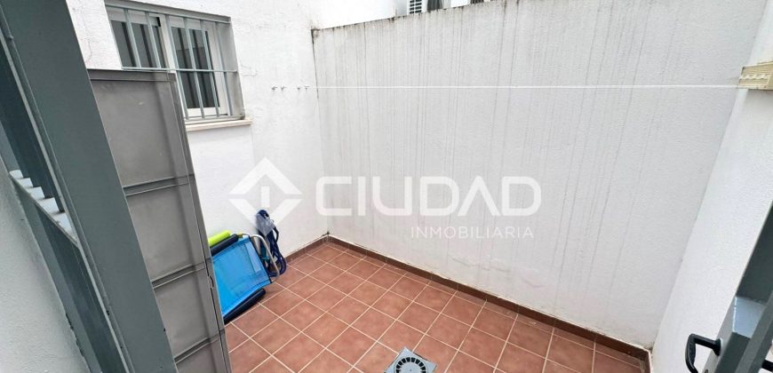 Piso con amplio patio en Martín Miguel