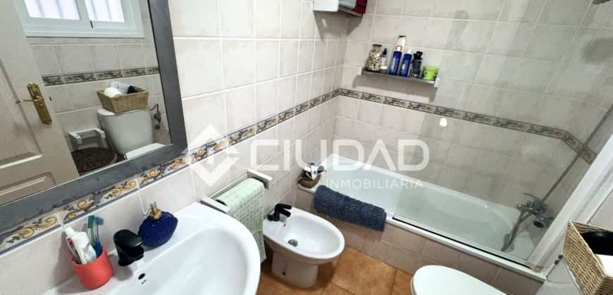 Piso con amplio patio en Martín Miguel