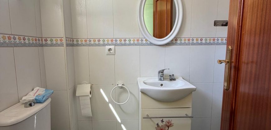 ADOSADO CON GARAJE