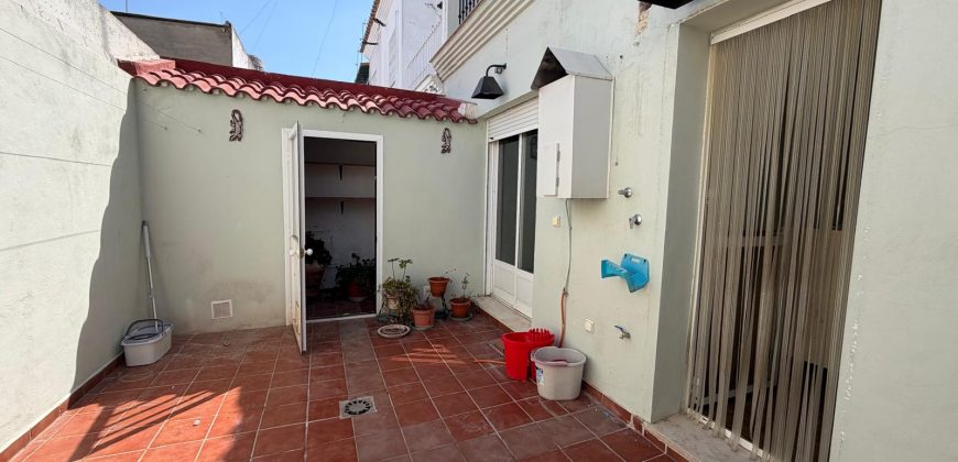 ADOSADO CON GARAJE