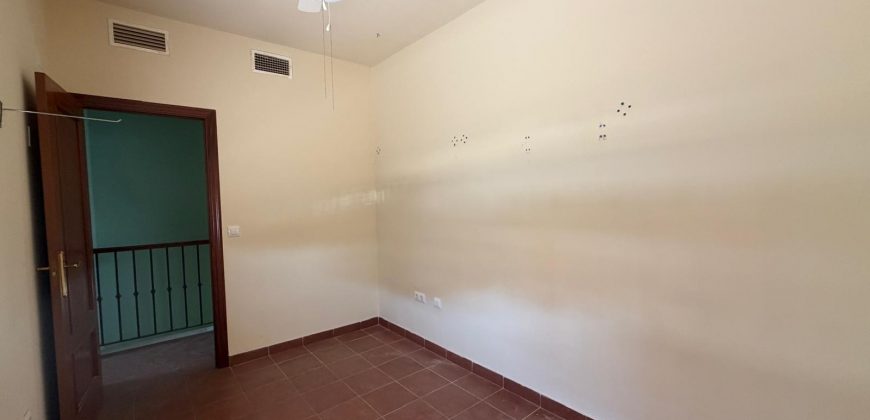 ADOSADO CON GARAJE