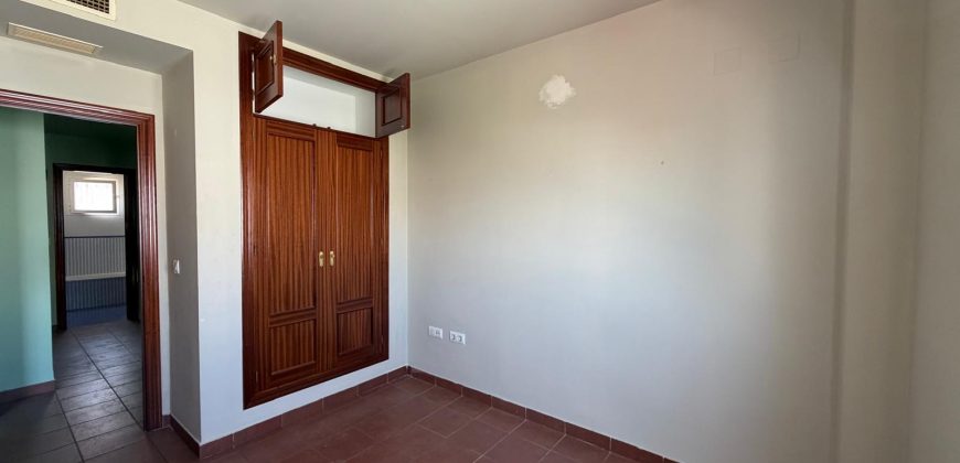 ADOSADO CON GARAJE