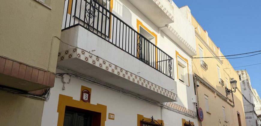 Oportunidad de Casa de Dos Plantas con Azotea y Trastero en Excelente Ubicación!