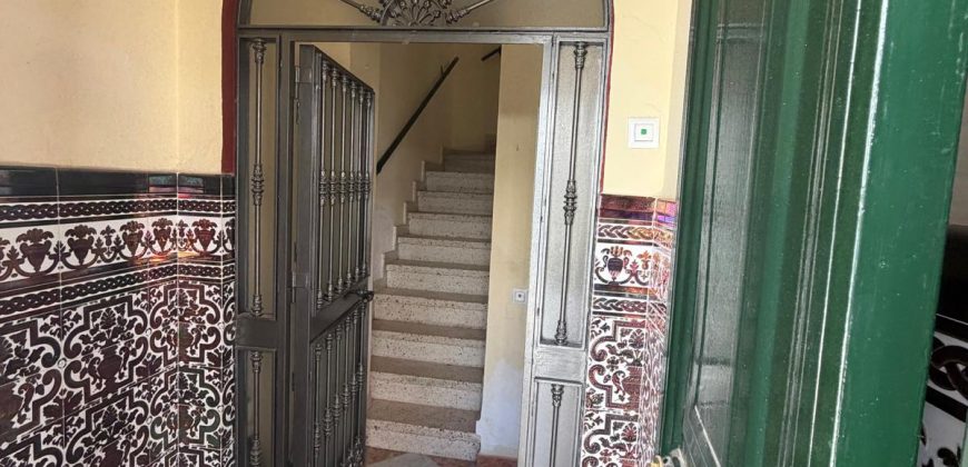 Oportunidad de Casa de Dos Plantas con Azotea y Trastero en Excelente Ubicación!