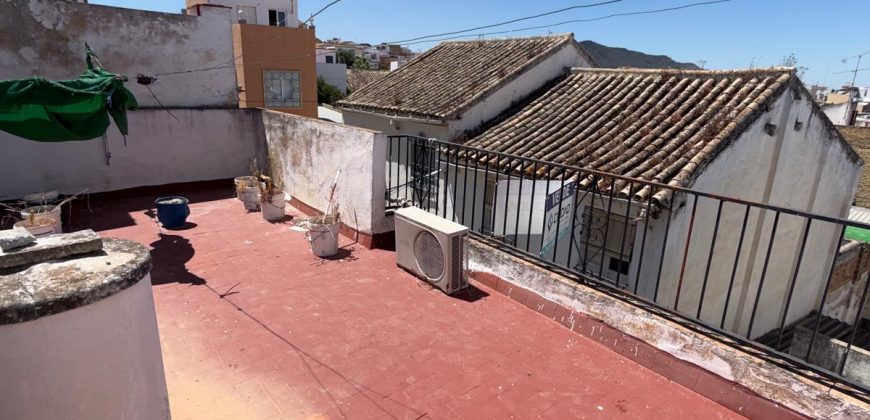 Oportunidad de Casa de Dos Plantas con Azotea y Trastero en Excelente Ubicación!