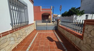 Casa en esquina – Bormujos