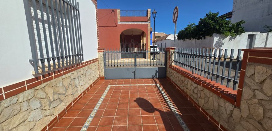 Casa en esquina – Bormujos