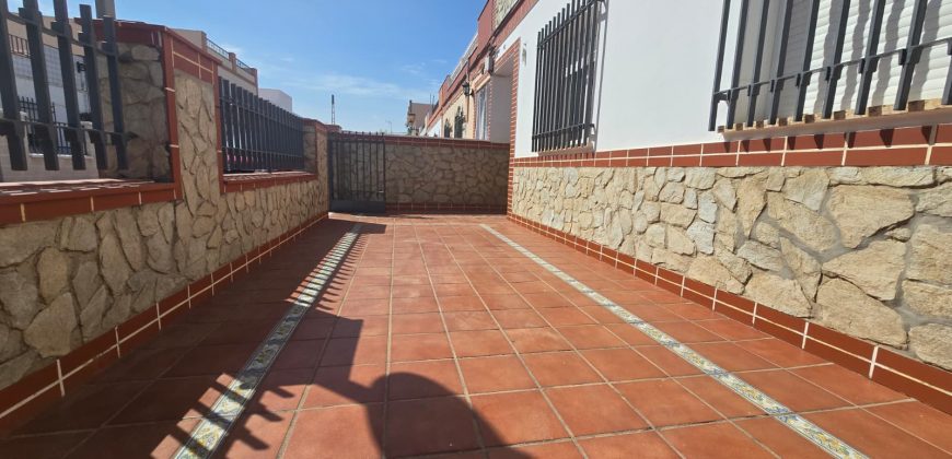 Casa en esquina – Bormujos