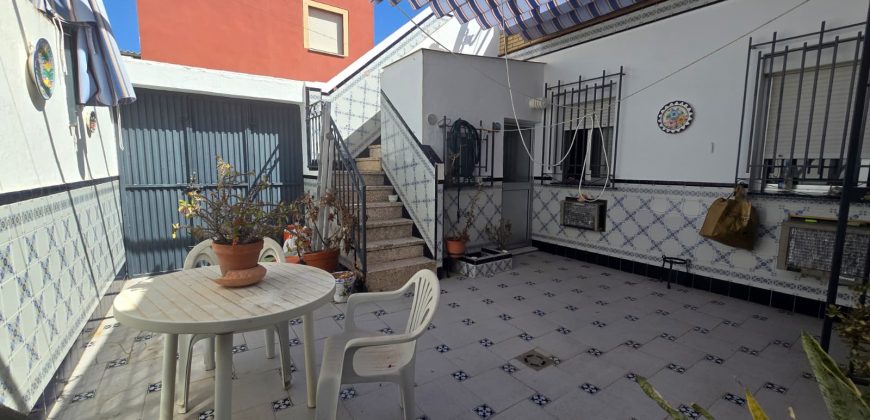 Casa en esquina – Bormujos