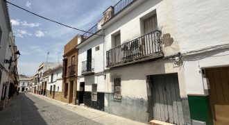 CASA CÉNTRICA PARA DERRIBO