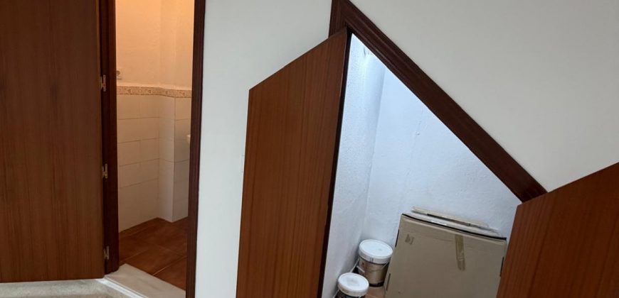 Amplia casa con Cochera en zona tranquila ! Calle Goya.