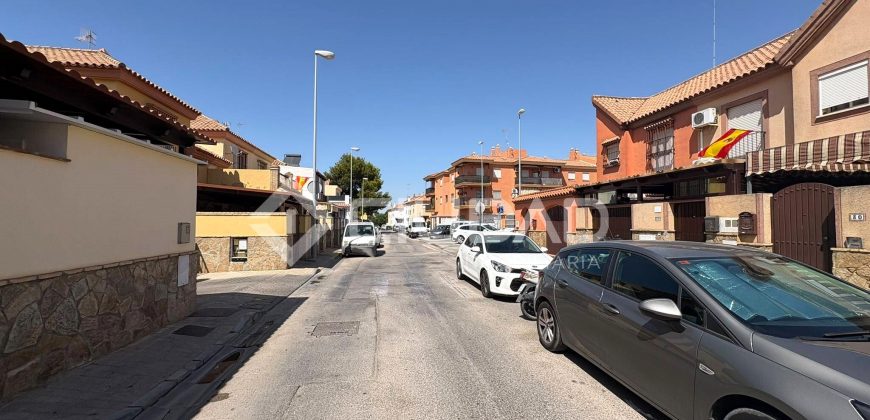 Adosado con patio en Pino Alto