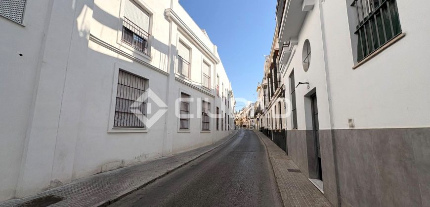 Piso con PATIO Y GARAJE de reciente construcción