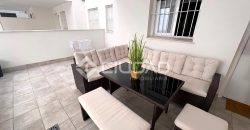 Piso con PATIO Y GARAJE de reciente construcción