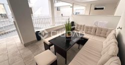 Piso con PATIO Y GARAJE de reciente construcción