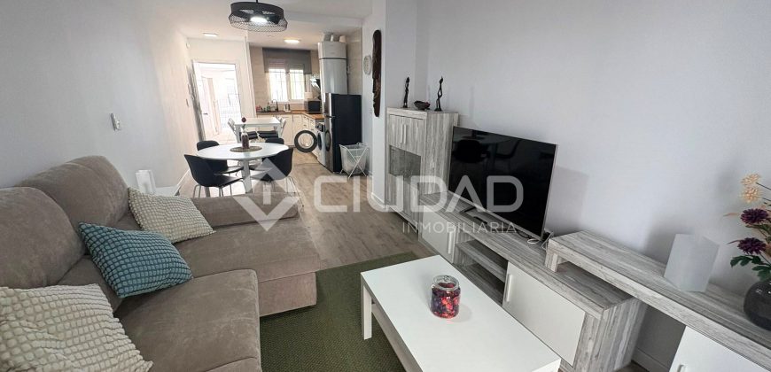 Piso con PATIO Y GARAJE de reciente construcción