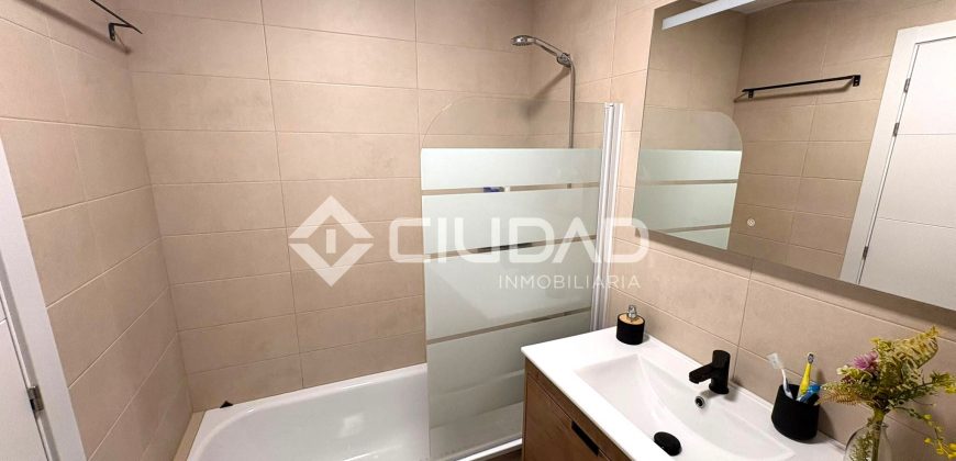 Piso con PATIO Y GARAJE de reciente construcción