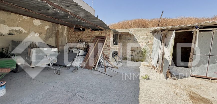 En venta Nave en esquina con terreno urbano en El Berral – Trebujena