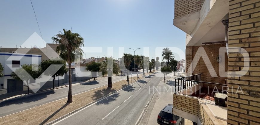 Vivienda con local comercial – Avda. Tomasetti, Lebrija