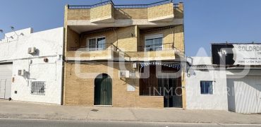 Vivienda con local comercial – Avda. Tomasetti, Lebrija