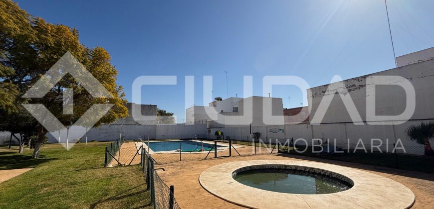 Piso con piscina comunitaria y garaje – Zona La Harinera, Las Cabezas de San Juan