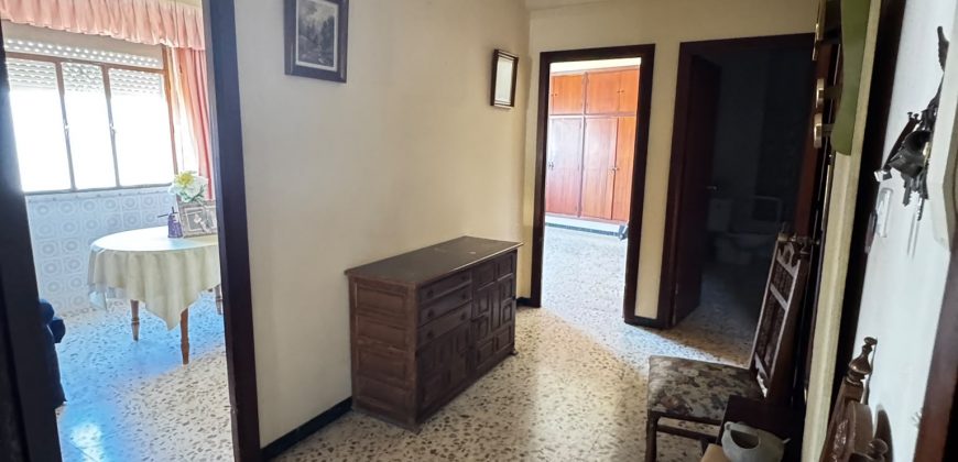OPORTUNIDAD DE INVERSION AMPLIO LOCAL CON VIVIENDA EN PLANTA ALTA