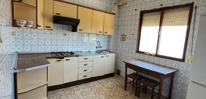 OPORTUNIDAD DE INVERSION AMPLIO LOCAL CON VIVIENDA EN PLANTA ALTA
