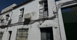 Oportunidad de casa con dos viviendas en calle Alegría !