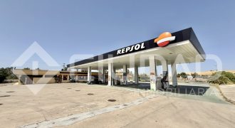 Estación de servicio en pleno funcionamiento, ubicada en zona N-IV
