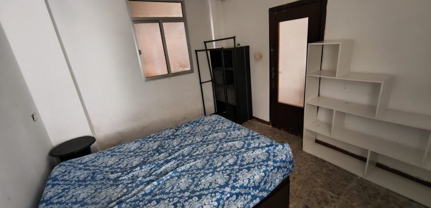 Oportunidad de casa con dos viviendas en calle Alegría !