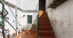 Oportunidad de casa con dos viviendas en calle Alegría !
