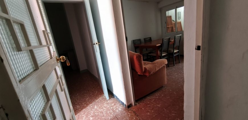 Oportunidad de casa con dos viviendas en calle Alegría !