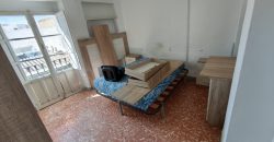 Oportunidad de casa con dos viviendas en calle Alegría !