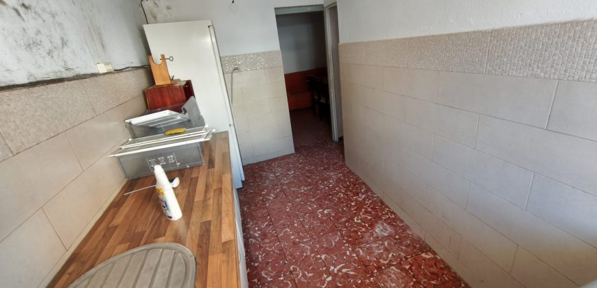 Oportunidad de casa con dos viviendas en calle Alegría !