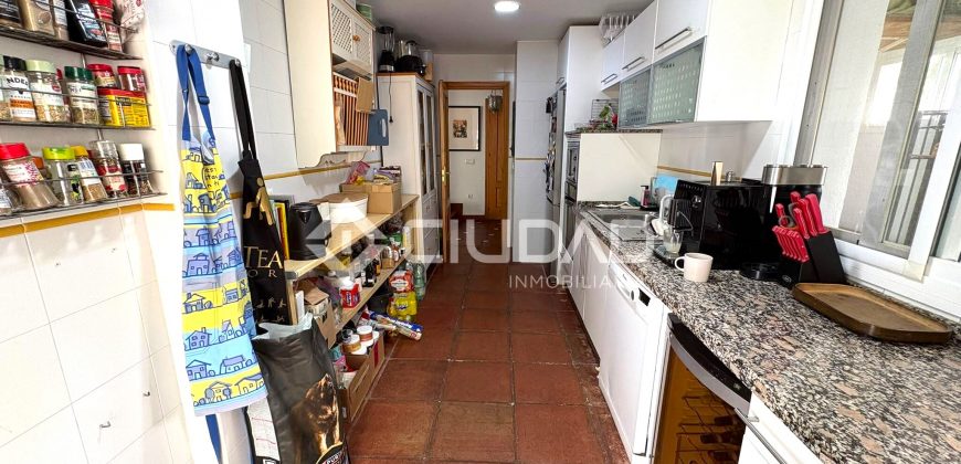 Chalet independiente con piscina en Martín Miguel