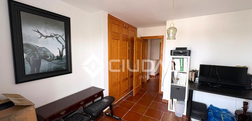 Chalet independiente con piscina en Martín Miguel