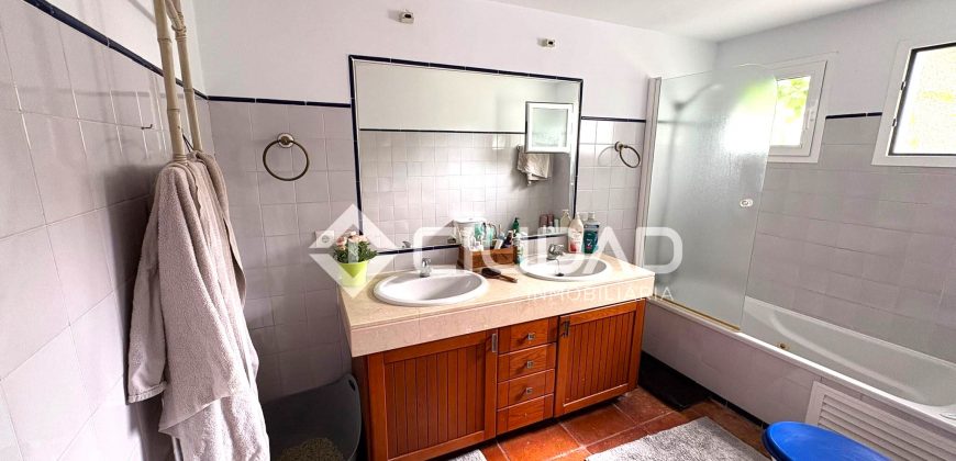 Chalet independiente con piscina en Martín Miguel