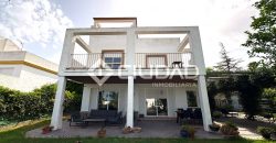 Chalet independiente con piscina en Martín Miguel