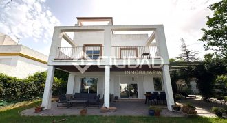 Chalet independiente con piscina en Martín Miguel