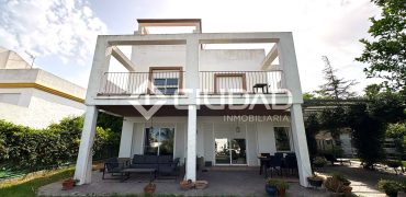 Chalet independiente con piscina en Martín Miguel