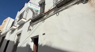 Casa en el Centro: Espacio y Comodidad en Dos Plantas! Calle Cuesta Portillo !
