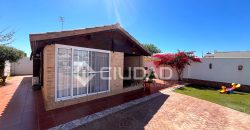 Acogedora casa con terreno y piscina junto a Jaramar – La Jara