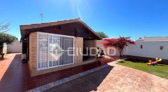 Acogedora casa con terreno y piscina junto a Jaramar – La Jara