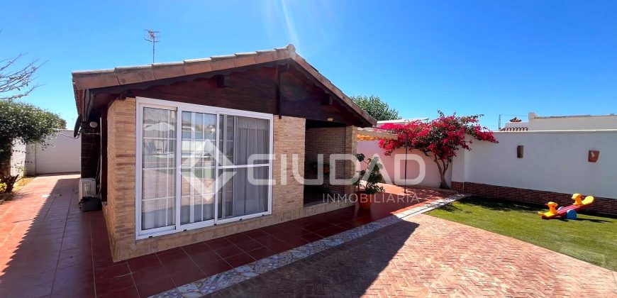 Acogedora casa con terreno y piscina junto a Jaramar – La Jara