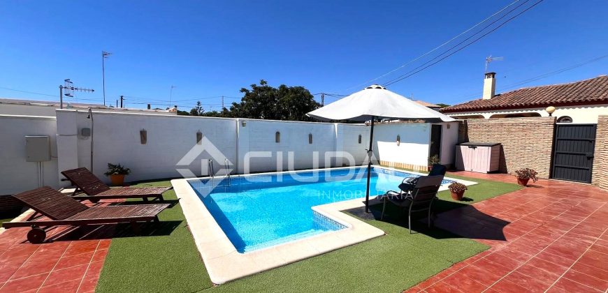 Acogedora casa con terreno y piscina junto a Jaramar – La Jara