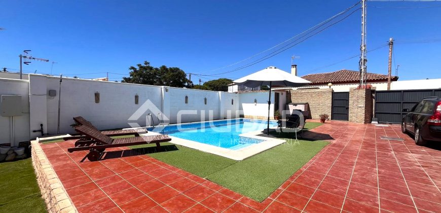 Acogedora casa con terreno y piscina junto a Jaramar – La Jara